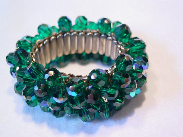 Beautiful Emerald Green Aurora Borealis Expansion Bracelet