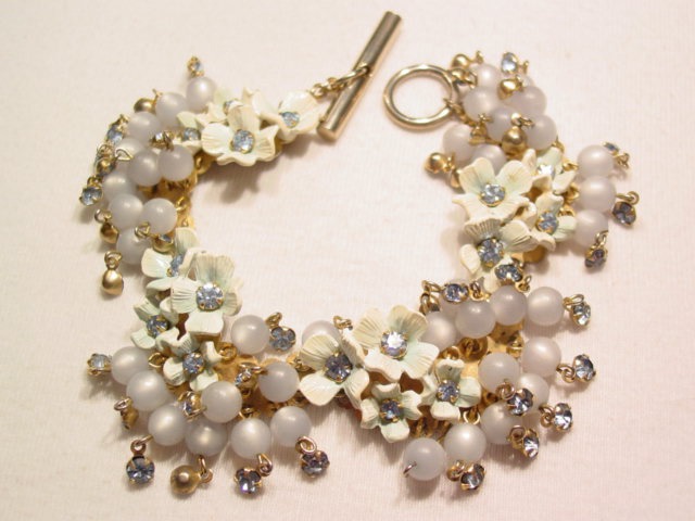 Pale Blue Flowers and Beads Bracelet