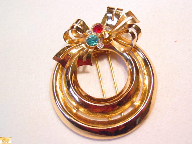 Coro Bow and Rings Dress Clip