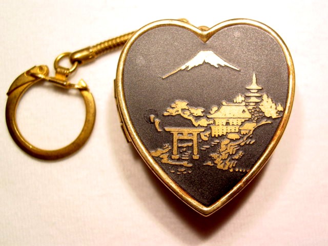 Sankyo Musical Damascene Heart Keychain