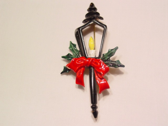 Art Christmas Lantern Pin
