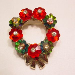 Flowered Wreath Pin