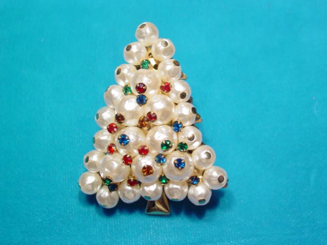 Pearl and Rhinestone Christmas Tree Pin