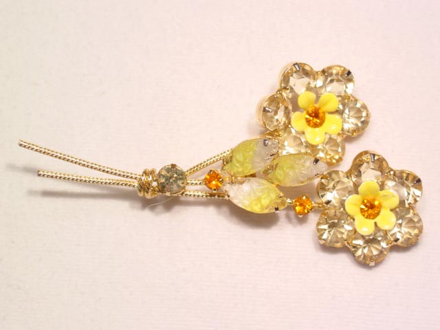 Pale Yellow Flowers Pin
