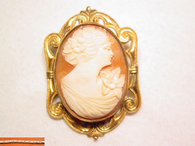 Beautiful Gold-Filled Signed Carved Shell Cameo Pin