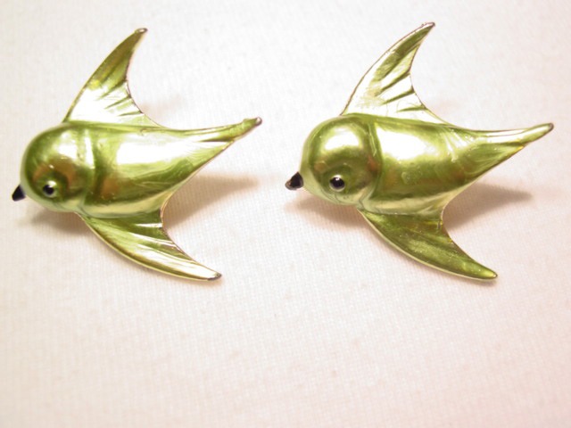 Pearlized Green Bird Scatter Pins