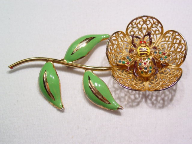Large Filigree Flower with Tremblant Bee Pin