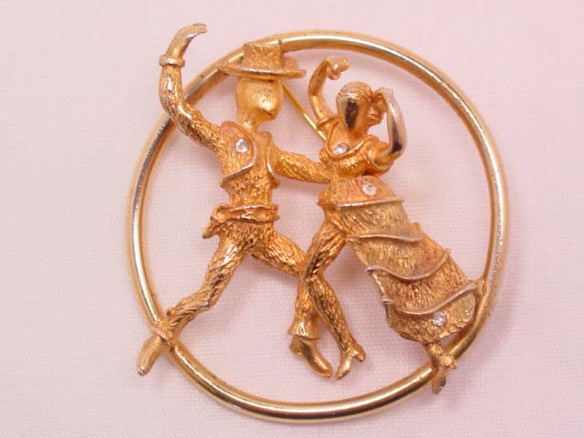 3-Dimensional Spanish Dancers in Circle Pin