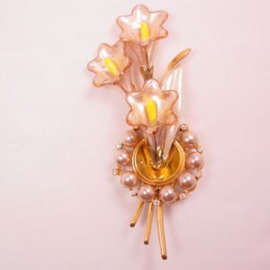 Glass Calla Lilies in Bloom Pin