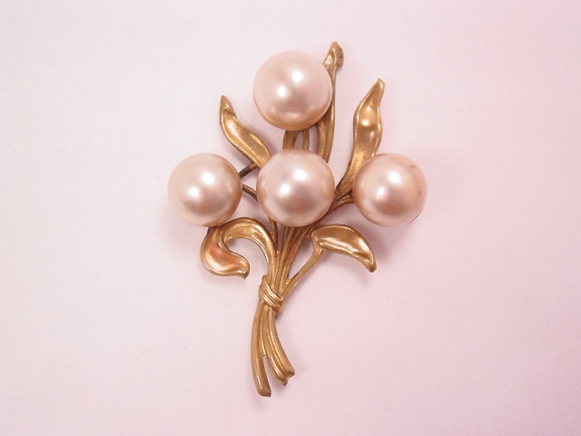 Large Pearl Bead Floral Pin