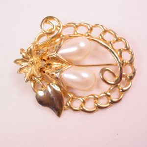Floral Pearl Drop in Chain Oval Pin