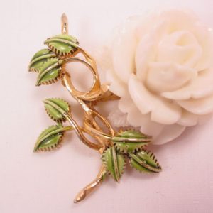 Pell White Rose Pin