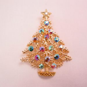 Aurora Borealis Weiss Christmas Tree Pin