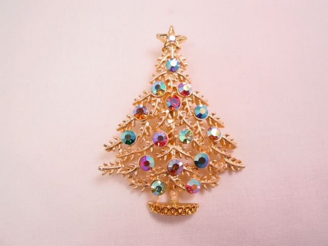Aurora Borealis Weiss Christmas Tree Pin