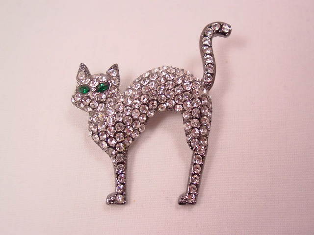 Cat with Arched Back Pin