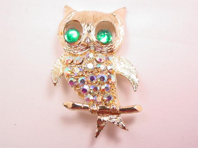 Green-Eyed Aurora Borealis Owl Pin