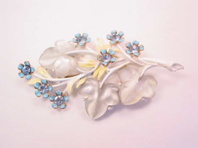 Frosted Leaf and Blue Forget-Me-Not Pin