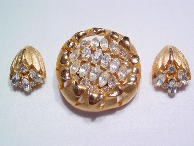 BSK Stylized Flower Pin and Earrings Set