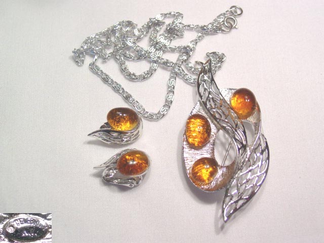 Celebrity Amber Glass Pin/Pendant and Earrings Set