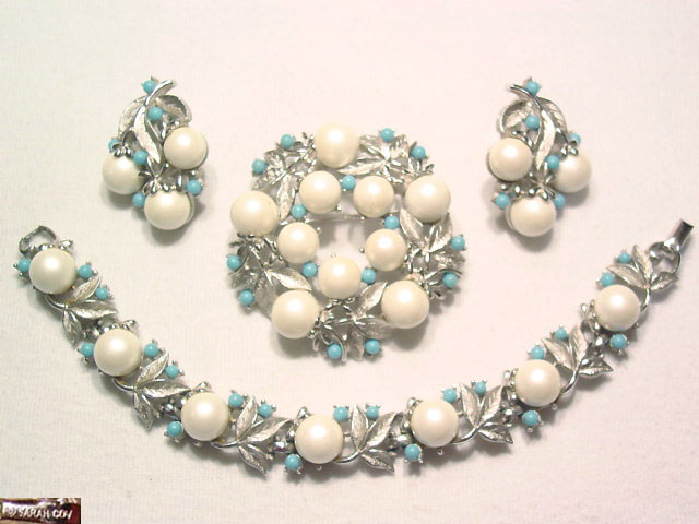 Sarah Coventry Pearls and Turquoise and Silvertone Leaves Parure