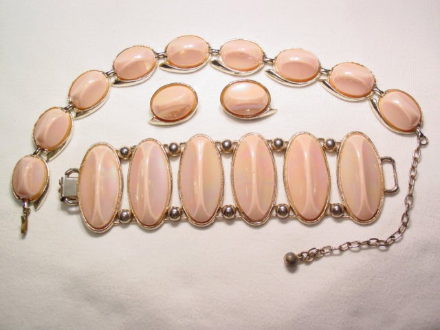Pearl Pink Oval Plastic Parure