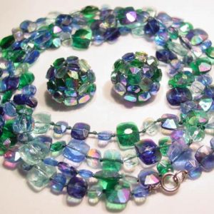 Wonderful Bright Blue-Green Vogue Necklace and Earrings