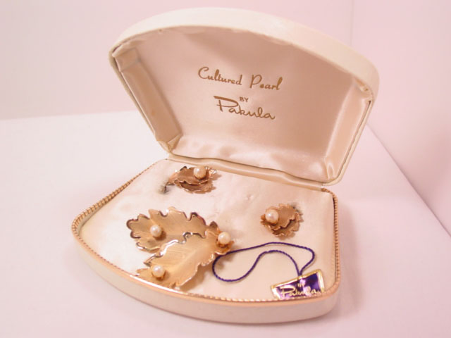 Pakula Leaves with Cultured Pearl in Original Box