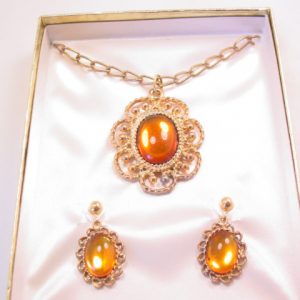 Topaz-Colored Cabochon Necklace and Earrings Set